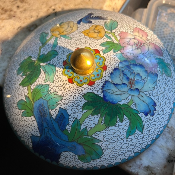 Unique Vintage White Floral Cloisonné large lidded container like new - Picture 8 of 12